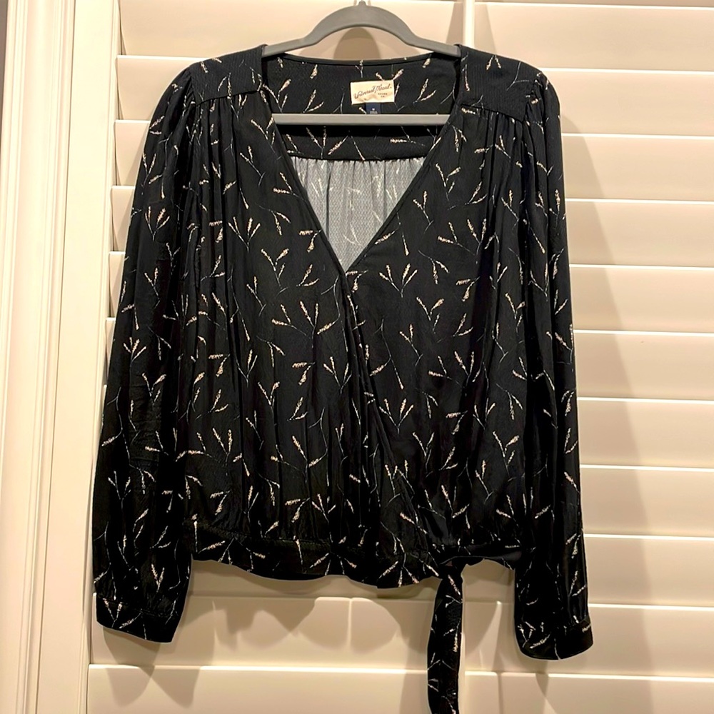Cute black v-wrap top